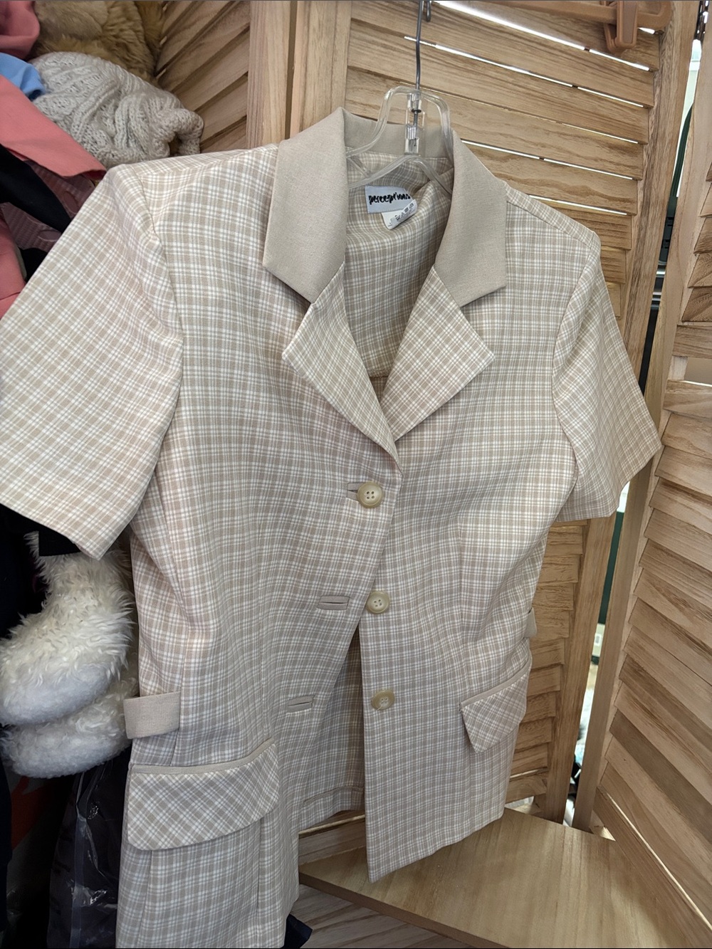 Perceptions Short-Sleeve Plaid Blazer Jacket in Beige and Cream 8